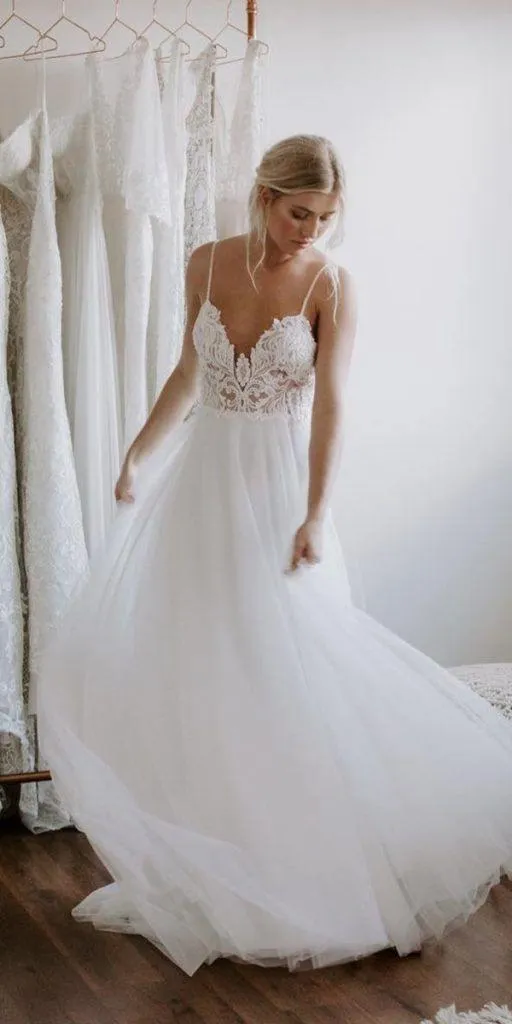 Backless Lace/Tulle Beach Wedding Dress Fashion Bridal Gown TN205