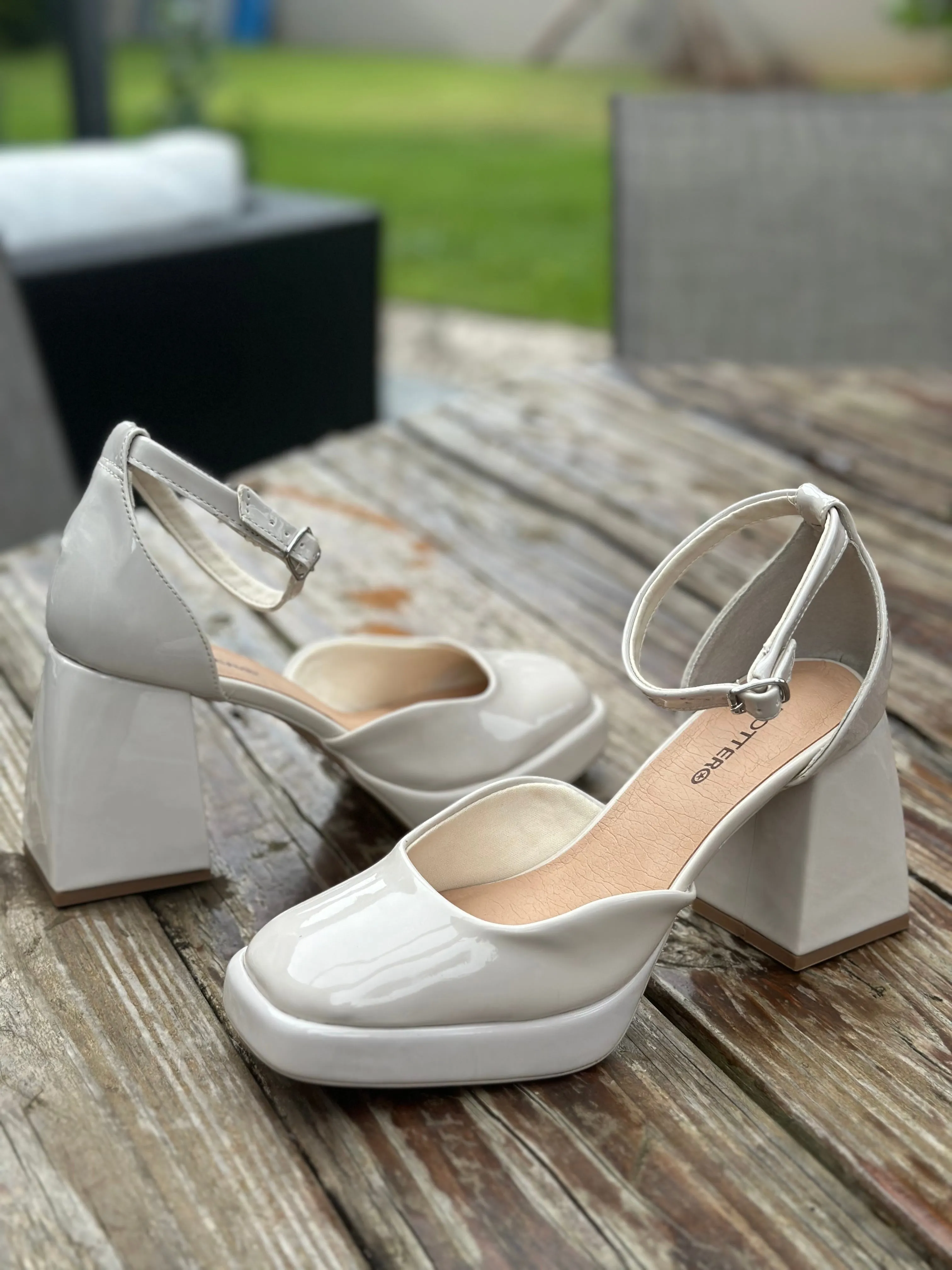 Botluna Off White