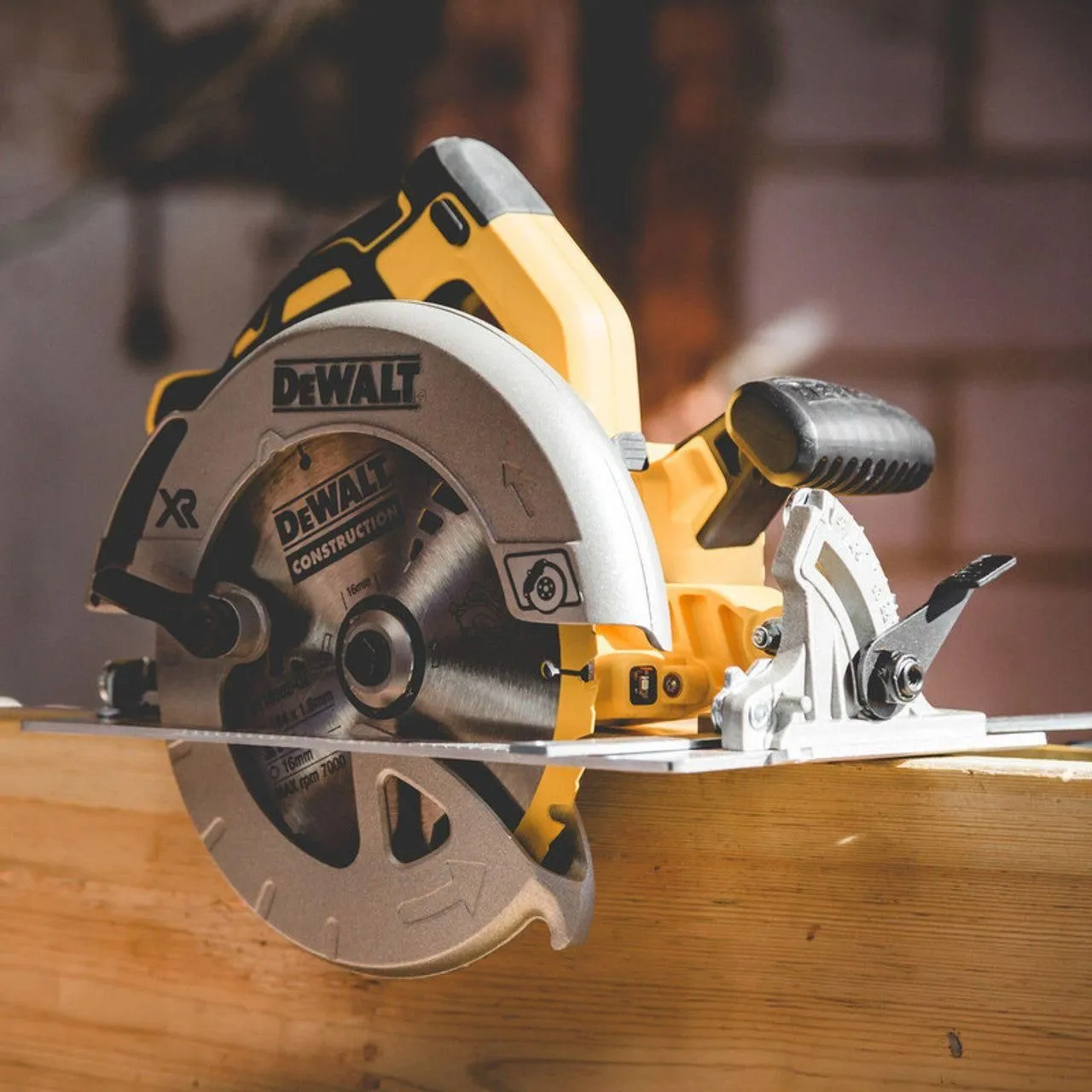 DeWalt DCS570N 18V XR Brushless 184mm Circular Saw | Bare Unit
