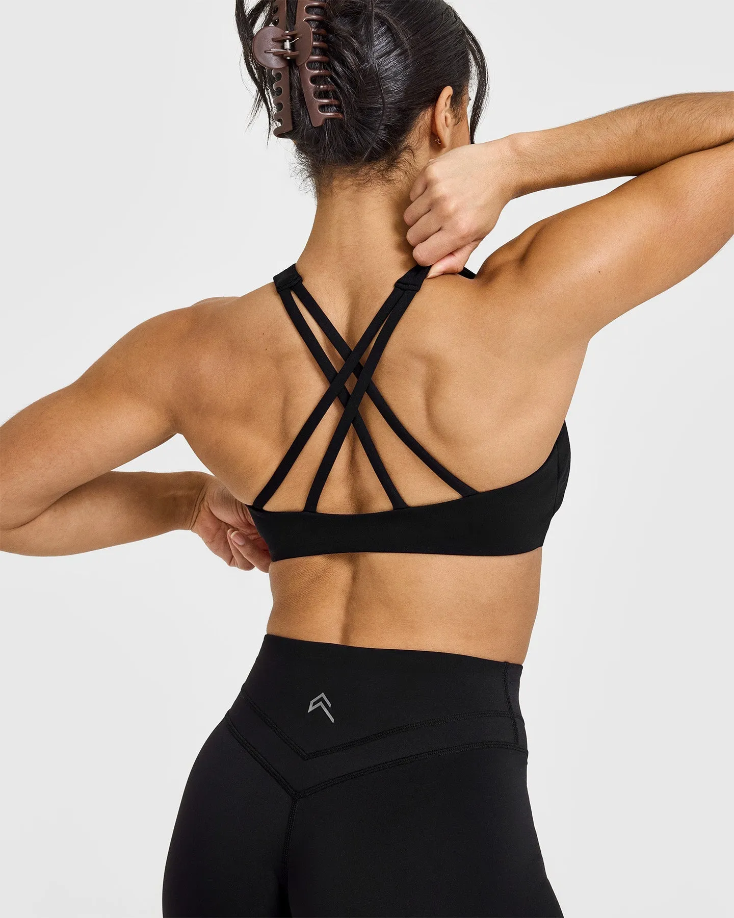 EasyLift™ High Neck Sports Bra | Black