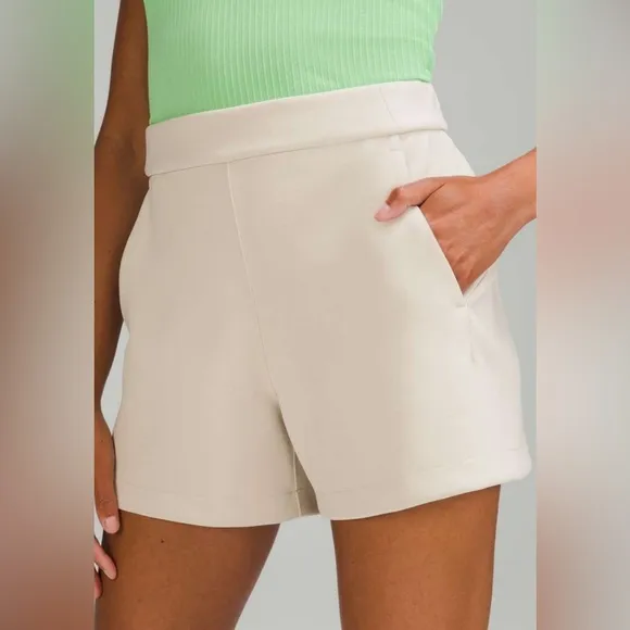 Lululemon Shorts 14 Softstreme Relaxed 4&quot; – Polished drapey White Opal Size 14