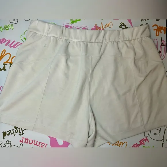 Lululemon Shorts 14 Softstreme Relaxed 4&quot; – Polished drapey White Opal Size 14