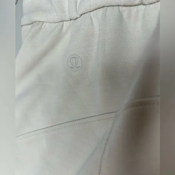 Lululemon Shorts 14 Softstreme Relaxed 4&quot; – Polished drapey White Opal Size 14