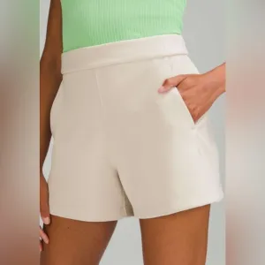 Lululemon Shorts 14 Softstreme Relaxed 4&quot; – Polished drapey White Opal Size 14