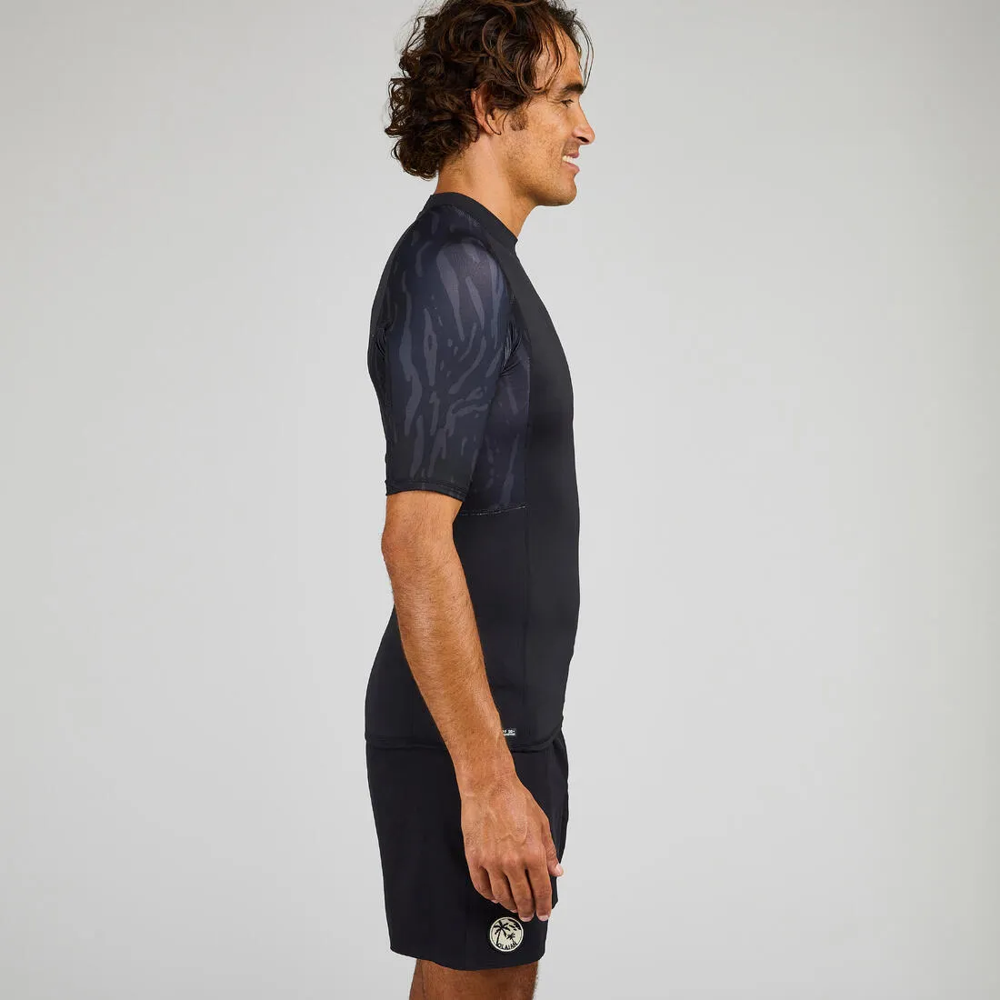 Men’s short-sleeved UV-protection surfing T-Shirt - 500 Black Beast