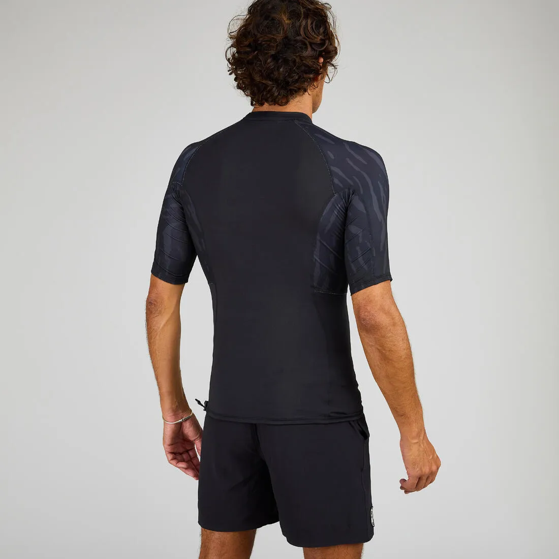 Men’s short-sleeved UV-protection surfing T-Shirt - 500 Black Beast