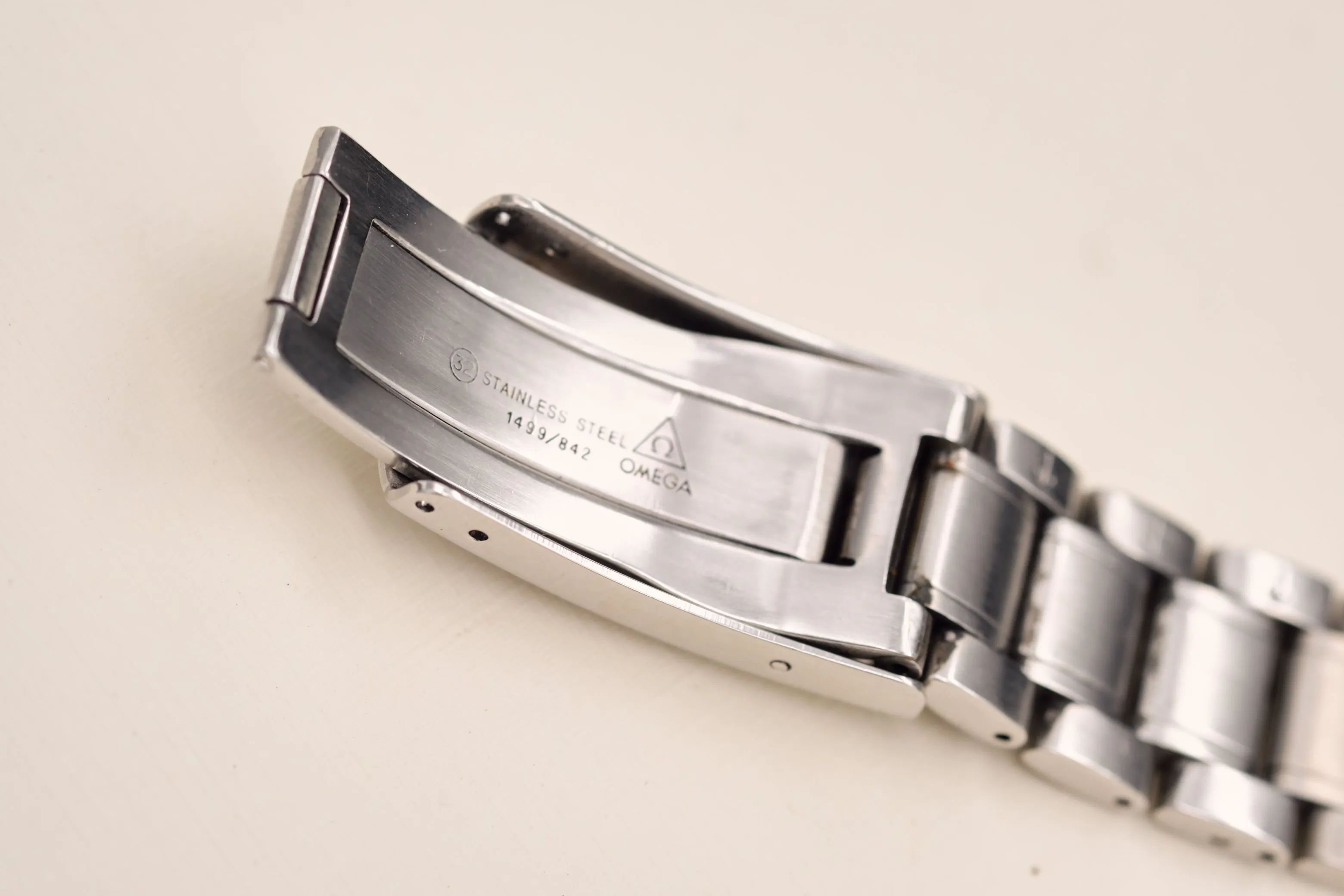 Omega Speedmaster Gilt Movement 3572.50 w/Card - 1996