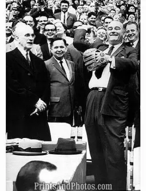 President LYNDON JOHNSON Pitch  0783