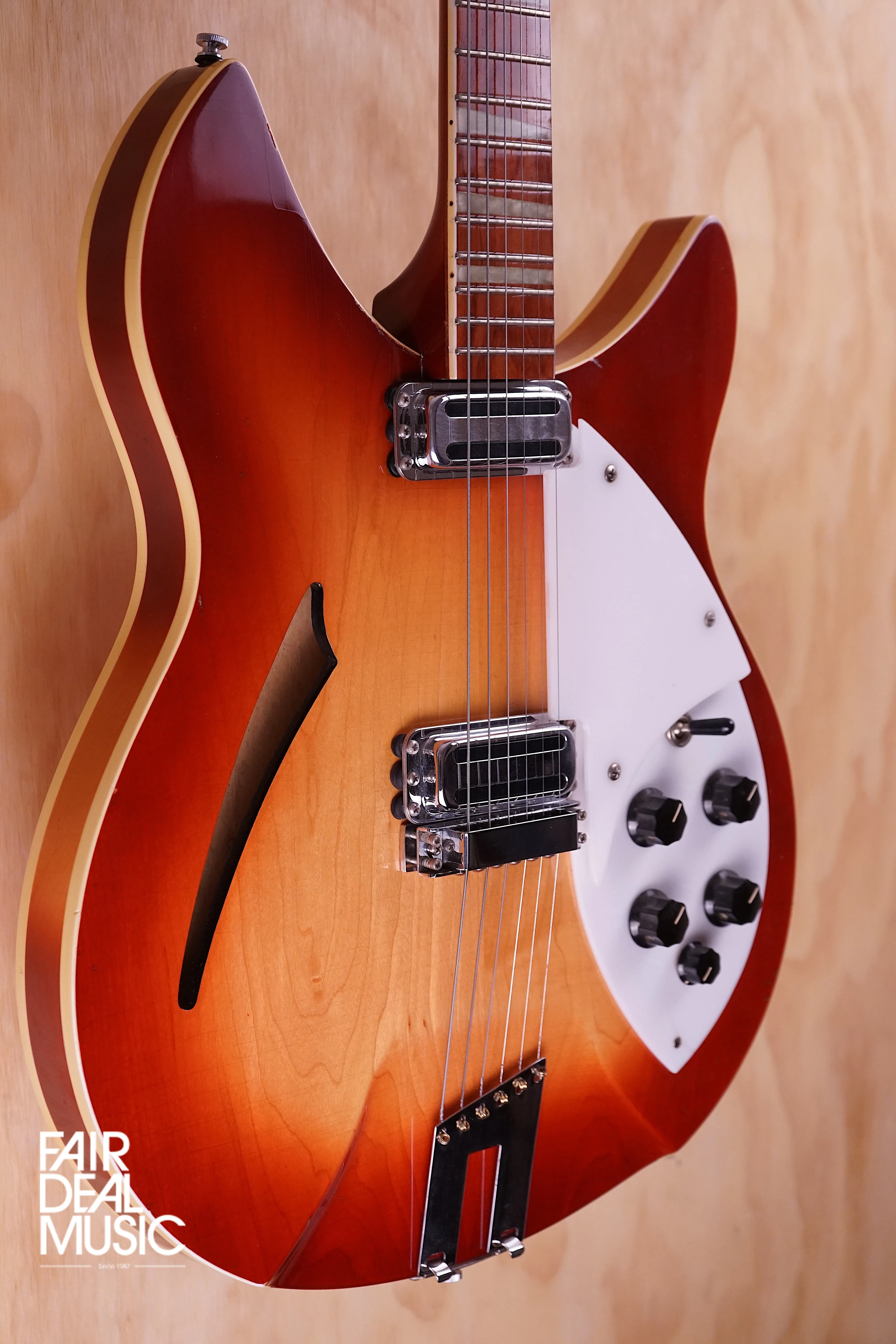 Rickenbacker V64/6 Fireglo 1992, USED