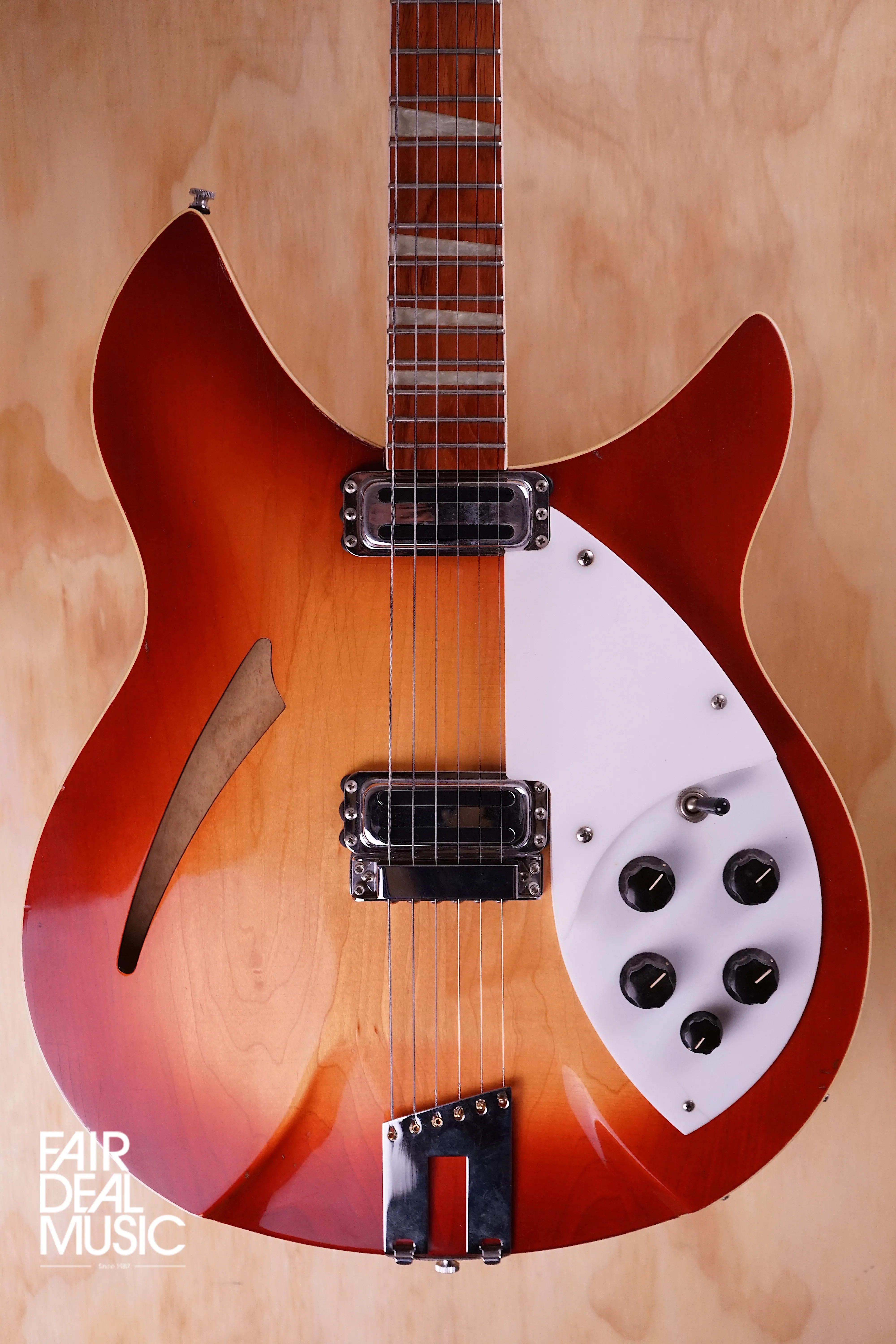 Rickenbacker V64/6 Fireglo 1992, USED