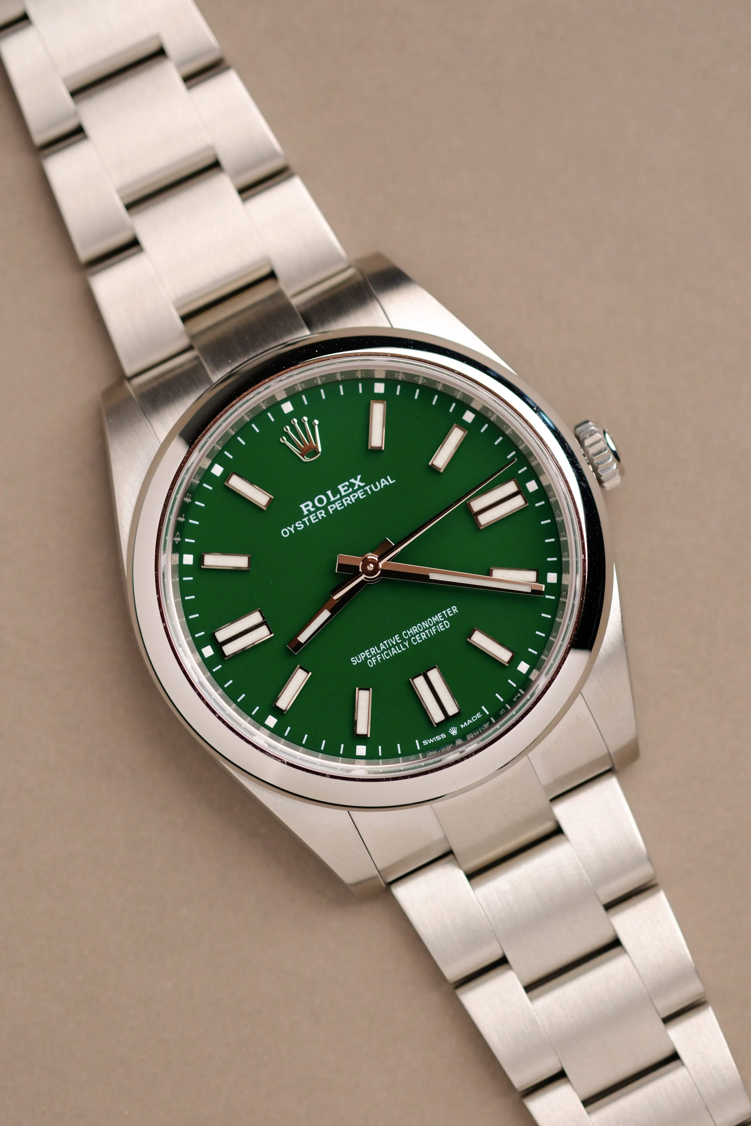 Rolex Oyster Perpetual 124300 Green Dial Complete - 2023