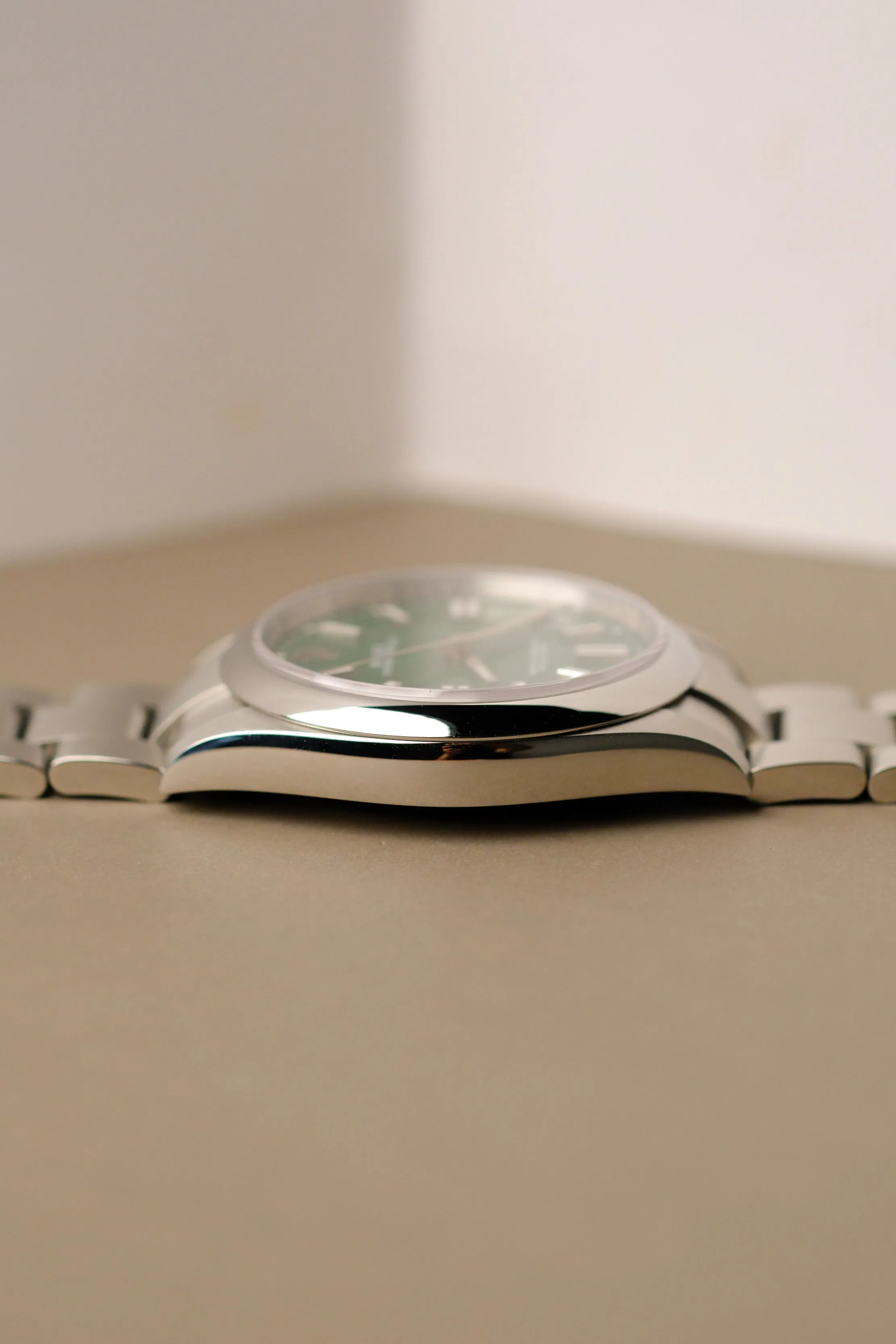 Rolex Oyster Perpetual 124300 Green Dial Complete - 2023