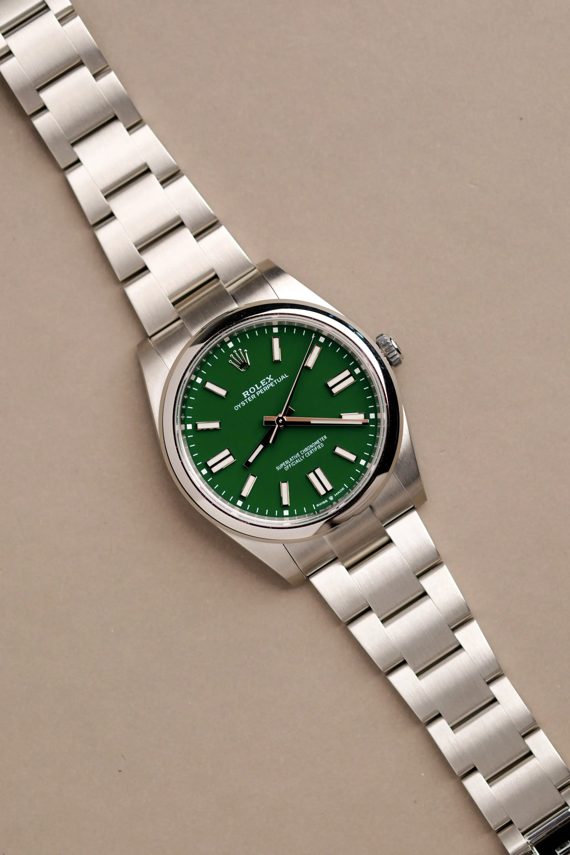 Rolex Oyster Perpetual 124300 Green Dial Complete - 2023