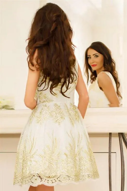 Tulle V-Neck A-Line Homecoming Dress Short Prom Dresses with Appliques, MH192